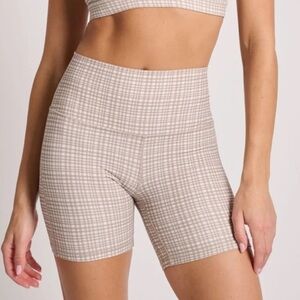 Lululemon Soul Cycle Align shorts 6” Glow Grid light ivory Multi